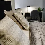 Апартаменты Hales Old Town Urban *