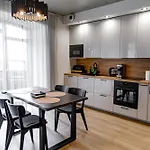 Апартаменты Hales Old Town Urban