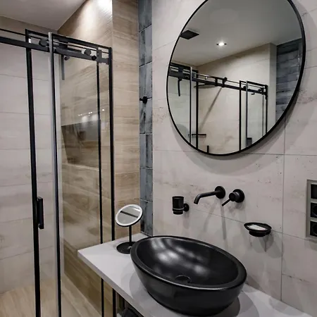 Апартаменты Hales Old Town Urban